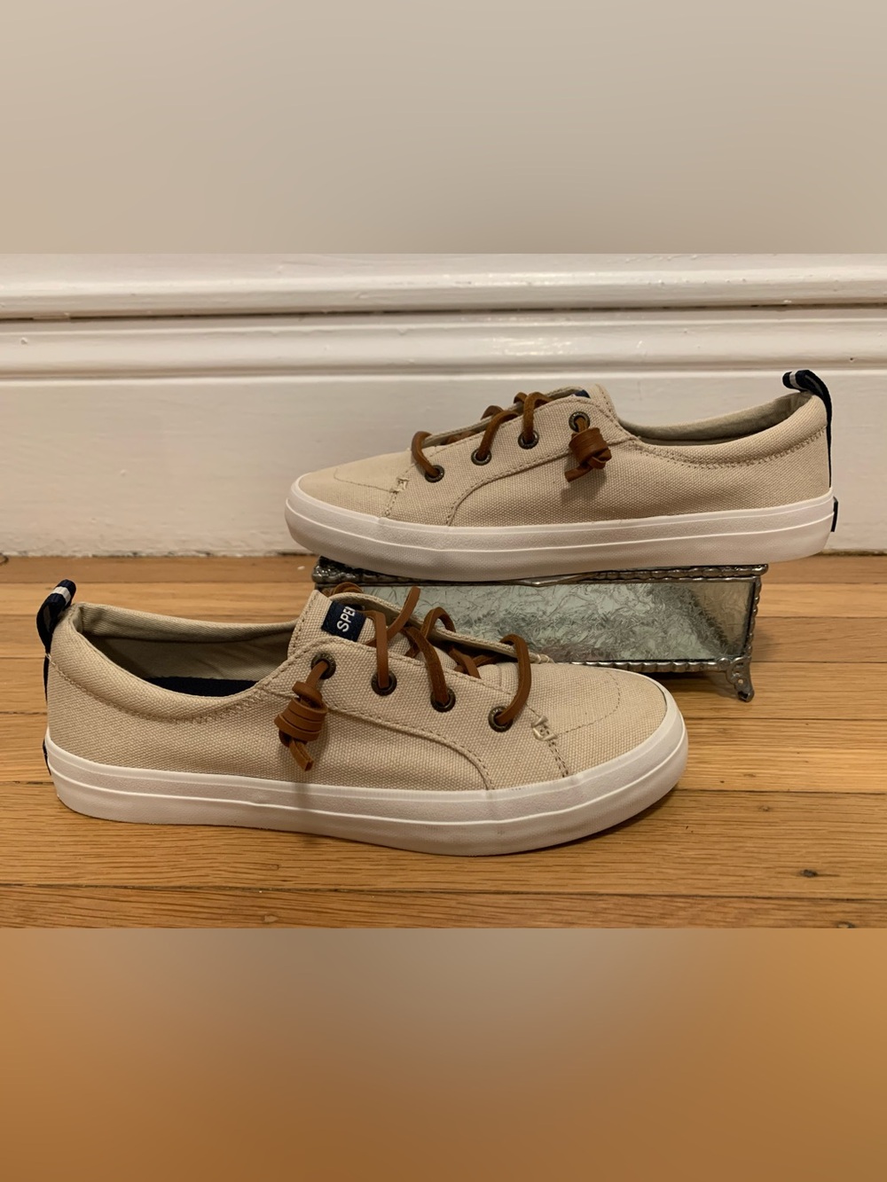 EUC SPERRY TOPSIDERS Slip-On Beige Leather Laced Sneakers Size 7.5/Fits 7M